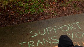 Rally a favor de jóvenes transgéneros en Seattle